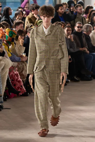 Look 32